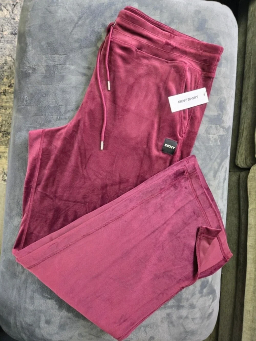 DKNY Sport Plush Velour Sweatshirt & Joggers Set -Raspberry  Wine L & XL - Picture 2 of 5